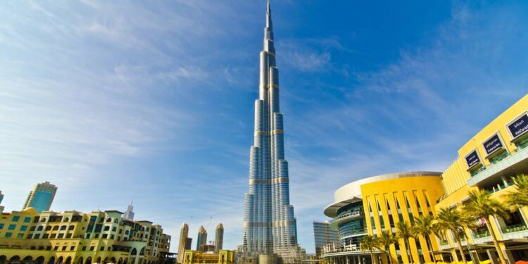 A torre que rompe limites e ergue 828 metros de engenharia se tornando a mais alta do mundo em pleno deserto