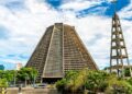 Com seu formato cônico e vitrais gigantes, a catedral modernista do Rio virou um ícone da arquitetura sacra e um marco da fé no centro da cidade