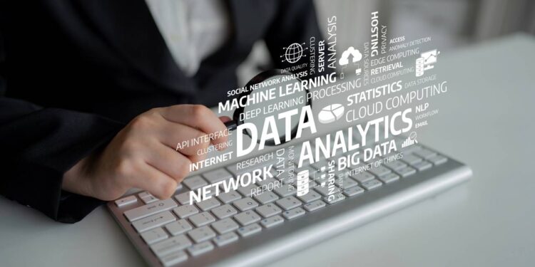 A profissão que ensina a Inteligência Artificial a pensar e já paga salários que chegam a R$ 25 mil