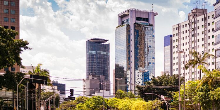 GASTO DO ESTADO ENCARECE O CRÉDITO E TRAVA A ECONOMIA