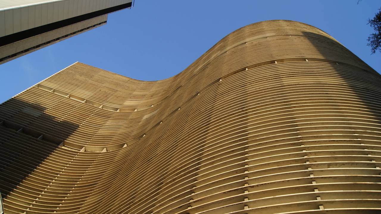 Com sua icônica forma em "S" e 1.160 apartamentos, a obra de Niemeyer de 1966 tornou-se o maior edifício residencial e o símbolo de São Paulo