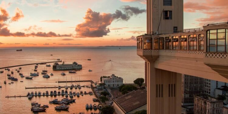 A monumental torre de 72 metros de altura inaugurada em 1873 como o primeiro elevador urbano do mundo une a Cidade Alta à Baixa em Salvador