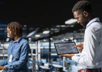 A nova profissão de TI que já paga salários acima de R$ 18 mil para quem facilita a vida dos programadores