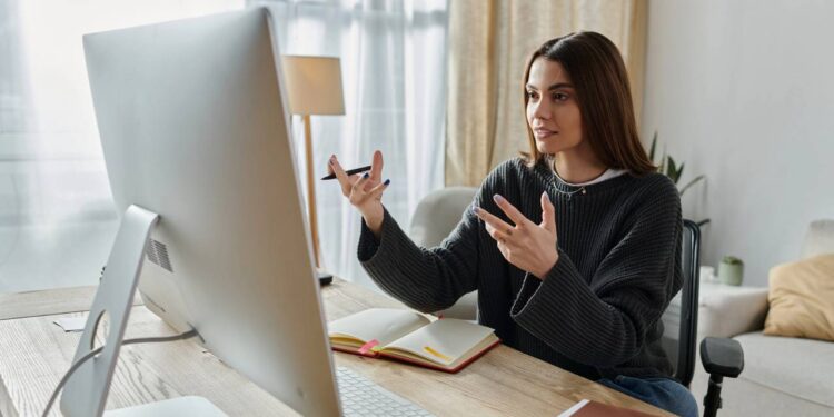 A carreira que te permite comandar o marketing de grandes empresas trabalhando de qualquer lugar
