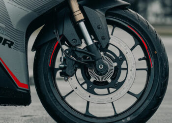 Nova esportiva custa menos de R$ 24 mil, tem visual agressivo e 250 cc de potência