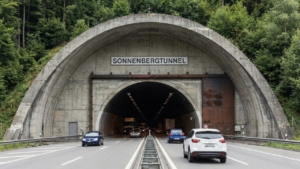 País que une alta renda com uma ampla rede de defesa subterrânea para toda a população