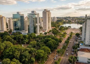 Cidade paranaense, fundada em 1934, foi a capital mundial do café e é conhecida como "Pequena Londres"