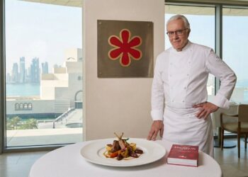 No coração do Qatar, os maiores chefs do mundo travam uma batalha épica pela cobiçada estrela Michelin
