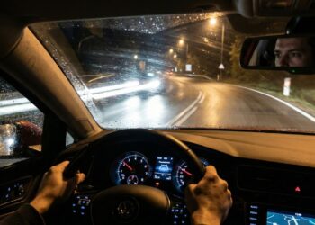 Direção noturna para iniciantes: o guia para dirigir com segurança e sem medo