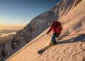 Ele chegou ao topo do mundo e fez o que ninguém jamais havia feito: desceu o Monte Everest de esqui, sem oxigênio