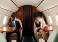 Esqueça a primeira classe! A vida a bordo de um jato privado de US$ 80 Milhões