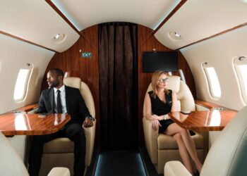 Esqueça a primeira classe! A vida a bordo de um jato privado de US$ 80 Milhões