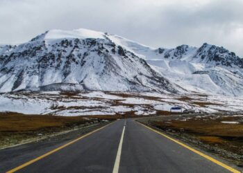 A genialidade por trás da estrada mais alta do mundo e como os engenheiros venceram o gelo