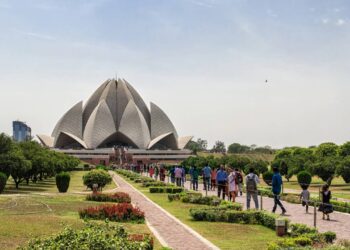 Essa obra em Nova Déli em formato de pétalas de concreto se tornou um dos templos mais lindos do mundo