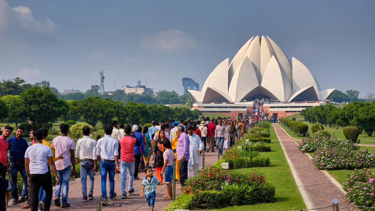 Essa obra em Nova Déli em formato de pétalas de concreto se tornou um dos templos mais lindos do mundo