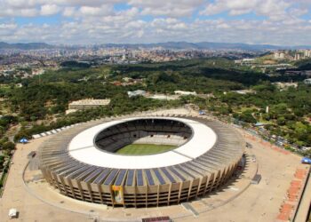 O icônico gigante de concreto inaugurado em 1965 com capacidade para 61.927 torcedores que se consolidou como o coração do futebol mineiro