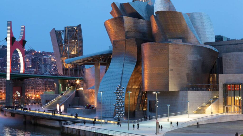 Com Suas Formas Curvas E Tit nio A Obra De Frank Gehry Virou Um cone com-suas-formas-curvas-e-tit-nio-a-obra-de-frank-gehry-virou-um-cone