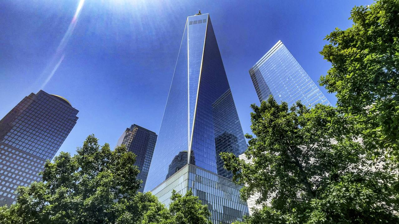 Com 541 metros de altura e 104 andares, este arranha-céu simbólico renasceu das cinzas para se tornar o mais alto do Ocidente