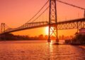 Com 821m de comprimento e torres de 74m, a estrutura é a maior ponte pênsil do Brasil e o maior cartão-postal de Santa Catarina