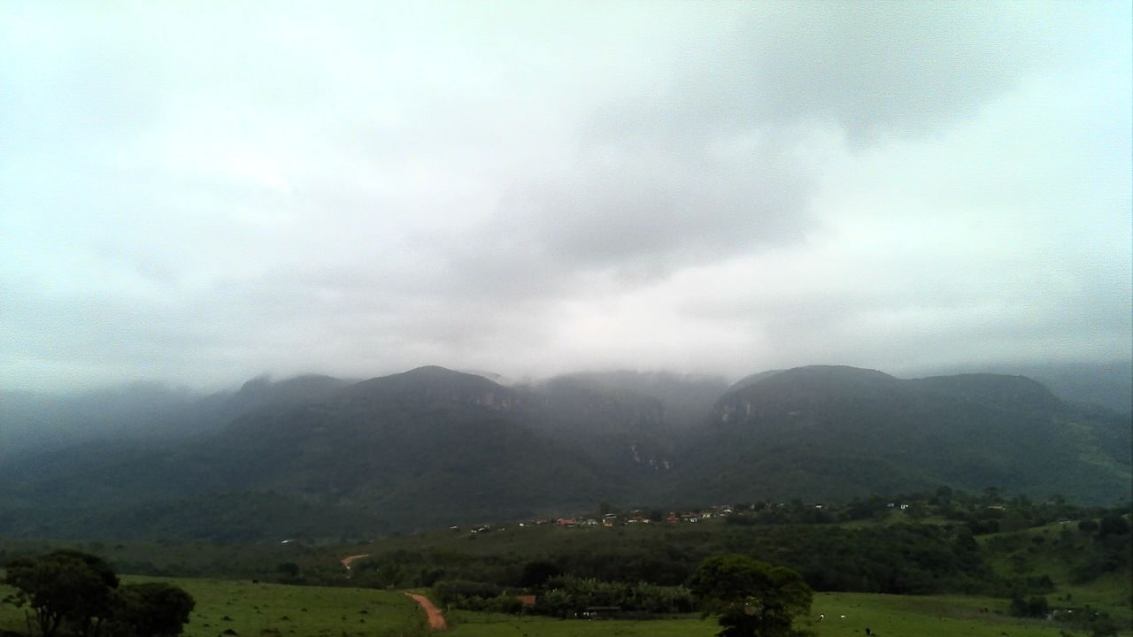 Vilarejo mineiro com poucas famílias, dezenas de cachoeiras e paisagens naturais preservadas - Foto: Wikimedia Commons / Divulgação