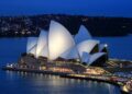 Com suas conchas icônicas e design revolucionário, a estrutura virou um dos maiores símbolos da Austrália e uma obra-prima da arquitetura