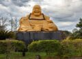 Com 120 estátuas e vista para a Ponte da Amizade, a estrutura se tornou o maior templo budista da América Latina em Foz do Iguaçu