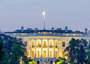 Com 132 cômodos e 6 andares, a estrutura virou a residência do presidente dos EUA e o maior símbolo do poder mundial