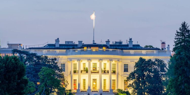 Com 132 cômodos e 6 andares, a estrutura virou a residência do presidente dos EUA e o maior símbolo do poder mundial