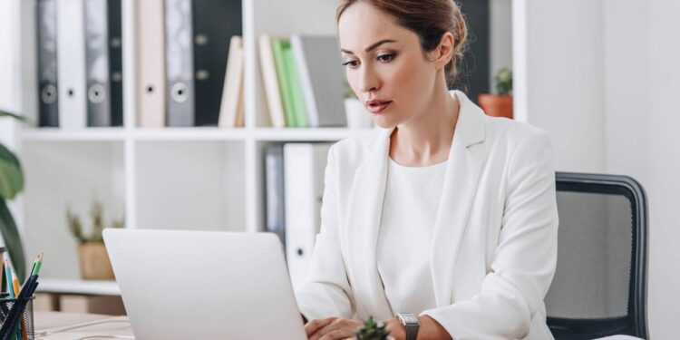 Profissão que usa brechas de marketing para criar estratégias virais e já paga salários de R$ 15 mil