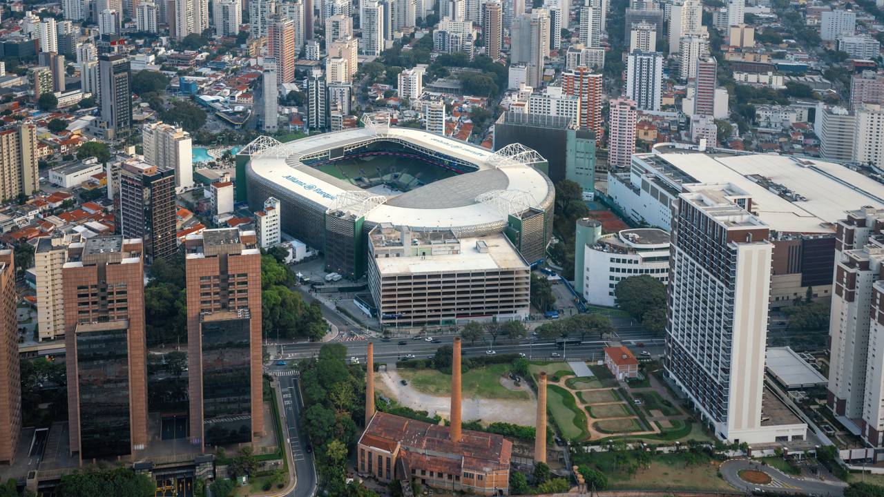 Com capacidade para 43 mil torcedores e um sistema de teto retrátil, o Allianz Parque em SP virou a arena multiuso mais moderna da América Latina