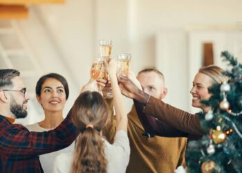 Fazer um almoço de Ano Novo para 10 pessoas não precisa virar uma dívida - Fazer um almoço de Ano Novo para 10 pessoas não precisa virar uma dívida - Créditos: depositphotos.com / SeventyFour