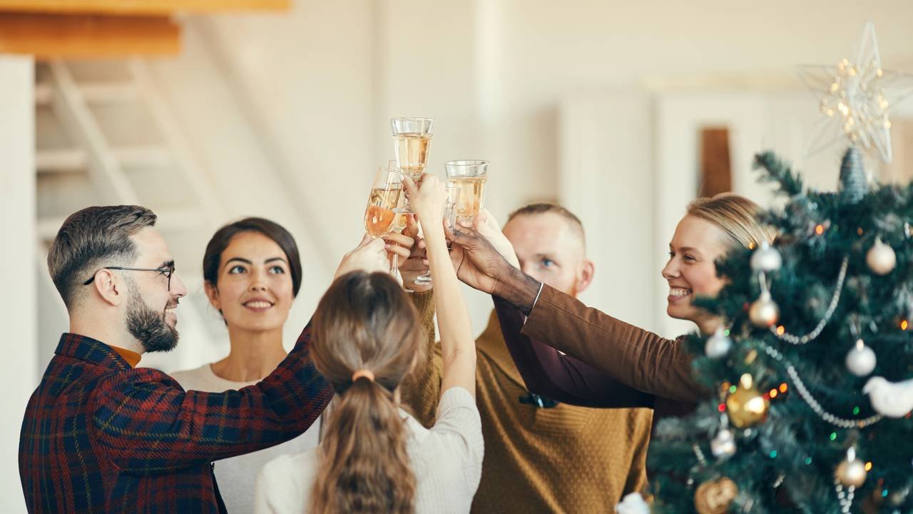 Banquete ou boletos? Veja como servir 10 pessoas no Ano Novo gastando pouco