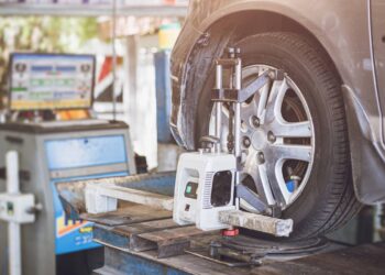 Pouca gente sabe, mas calibrar os pneus do carro errado prejudica a segurança