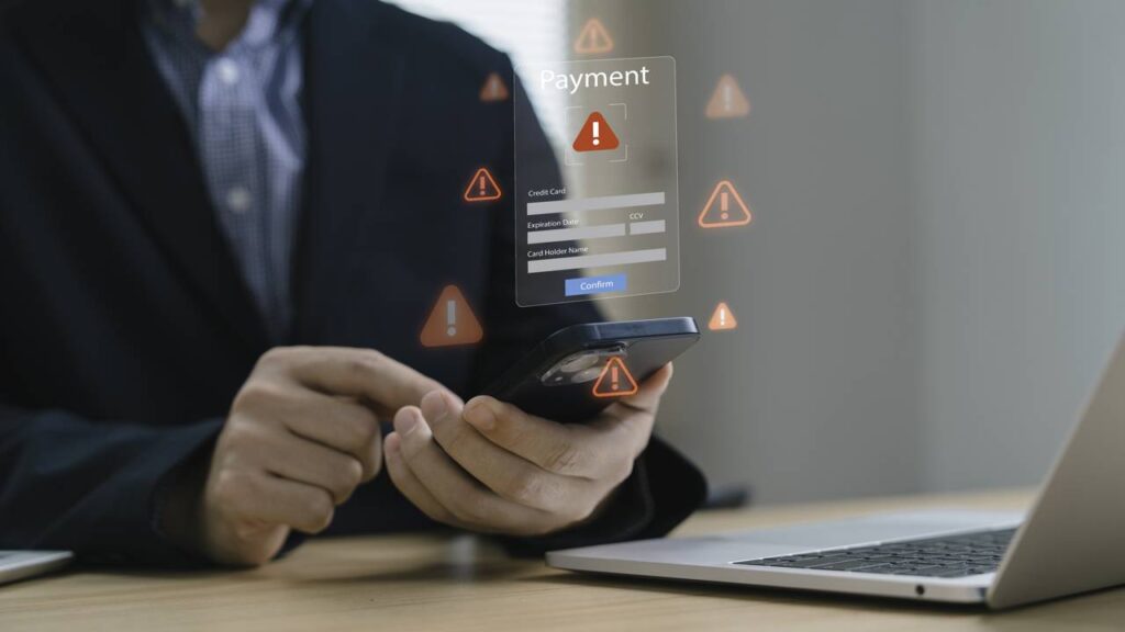 Notou compras estranhas no extrato? Pode ser golpe de cartão