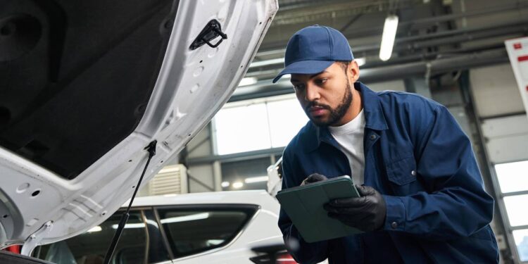 Não espere quebrar, o checklist de manutenção para carros híbridos que todo dono precisa ter