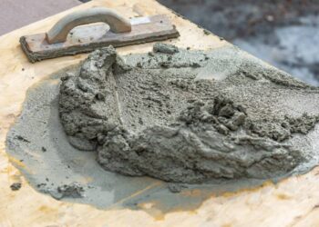 Novo material substitui o cimento tradicional com menor custo e maior rapidez na construção