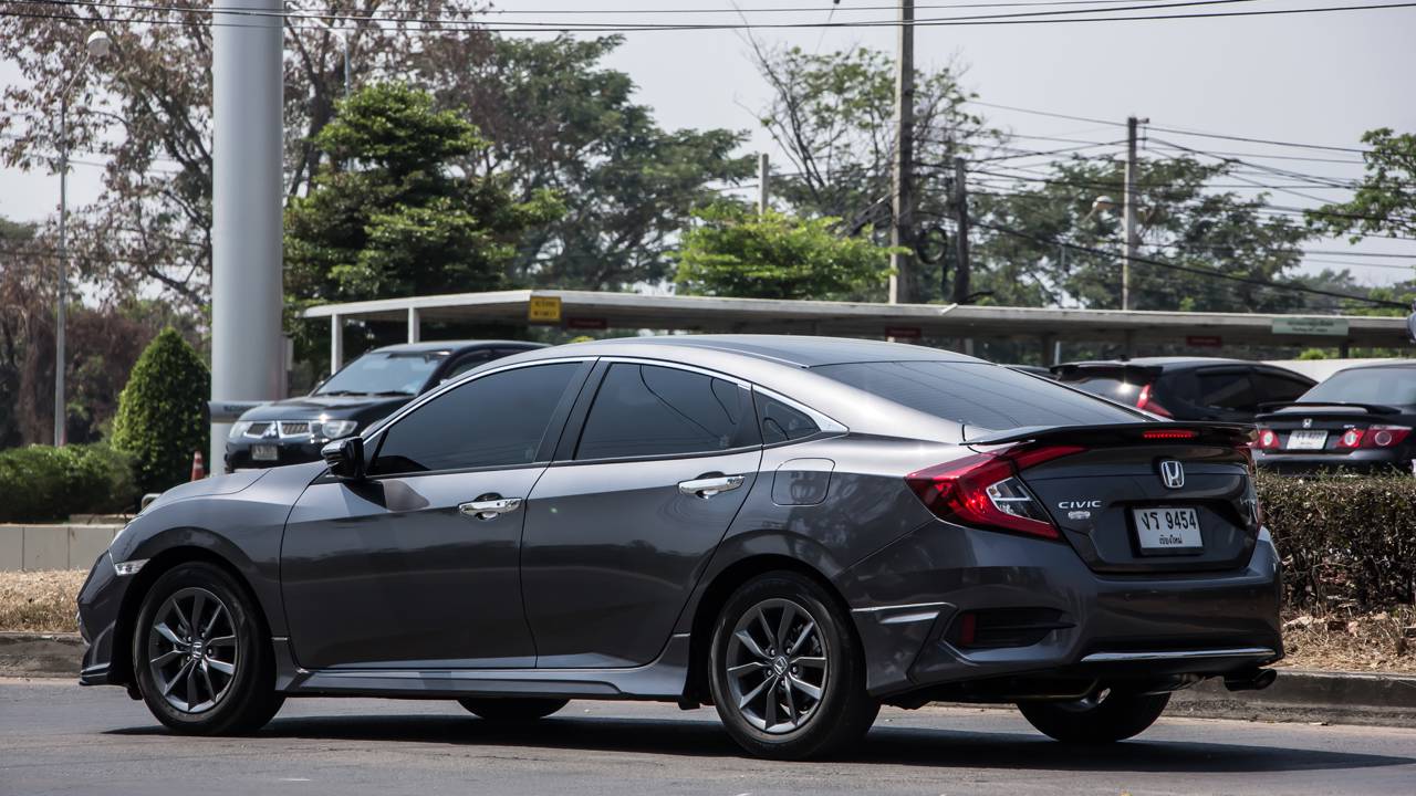 Corolla ou Civic usado: quem tem manutenção mais barata e desvaloriza menos?