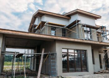 Se você está planejando sair do aluguel ou transformar o sonho da casa própria em realidade, entender quanto custa construir uma casa de 100 m² em dezembro de 2025 é o primeiro passo para evitar erros caros - Créditos: depositphotos.com / AllaSerebrina