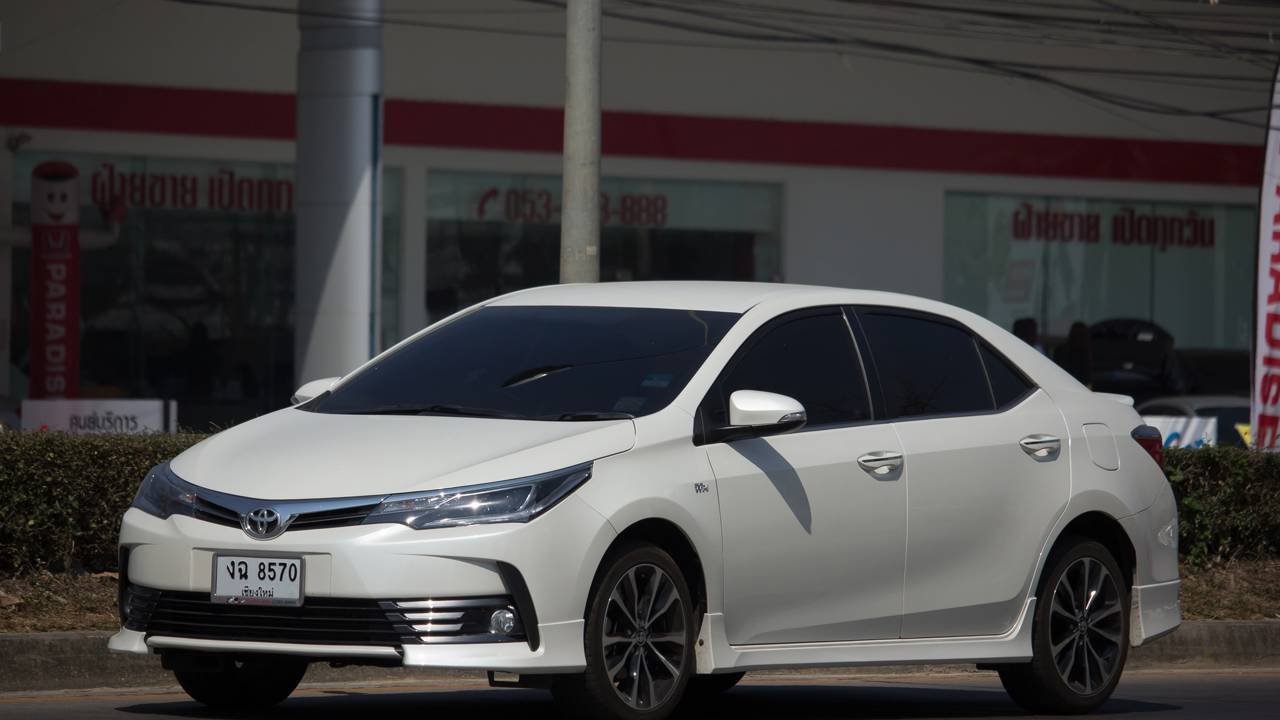Corolla ou Civic usado: quem tem manutenção mais barata e desvaloriza menos?