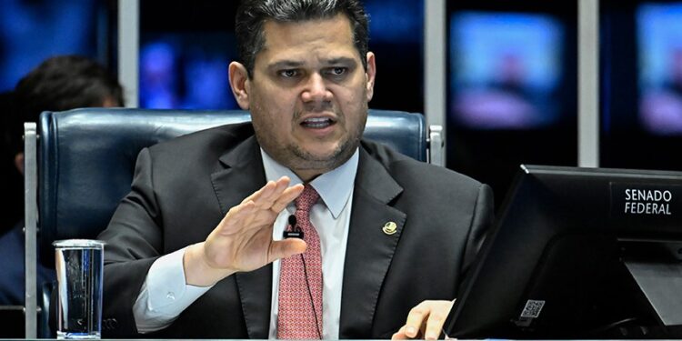 DAVI ALCOLUMBRE FAZ MANIFESTO SOBRE DETERMINAÇÃO DO STF