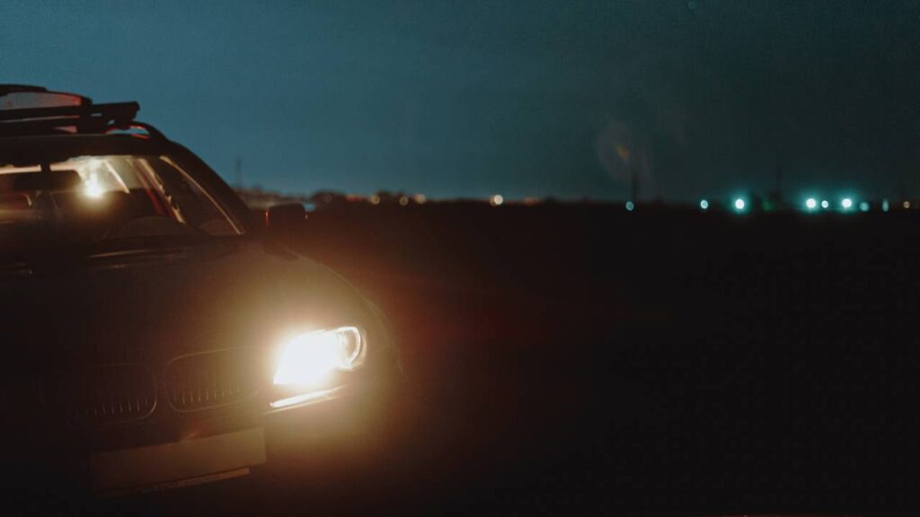 Lei da Luz Alta muda regras de uso e exige atenção dos motoristas para evitar multa