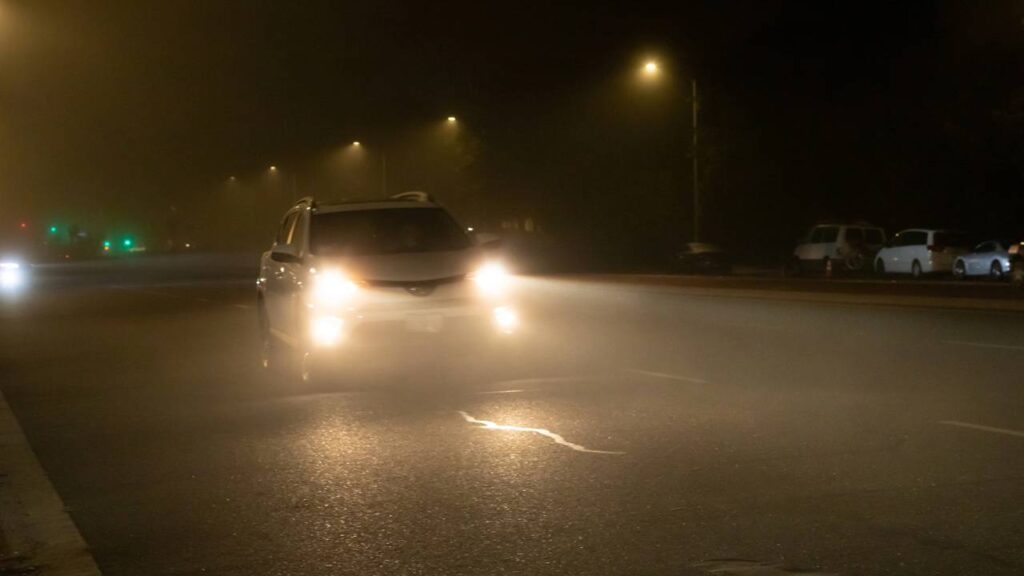 Lei da Luz Alta muda regras de uso e exige atenção dos motoristas para evitar multa