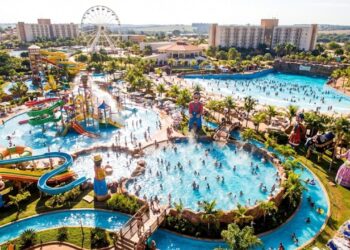 Cidade do interior de SP, a 505 metros de altitude, abriga o maior parque aquático da América Latina