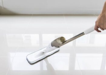 As misturas mais poderosas para deixar o chão de casa brilhante e perfumado