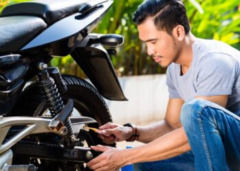 Aprenda a escolher as ferramentas para fazer a manutenção da sua moto em casa