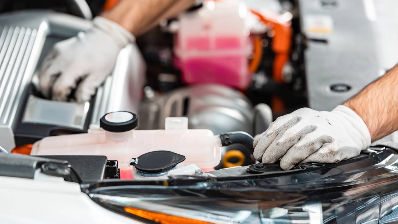 Como gastar menos combustível no carro adotando cuidados simples no dia a dia