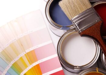 O custo para pintar uma parede varia conforme a tinta escolhida, o estado da superfície e se o serviço será feito por conta própria ou por um profissional - Créditos: depositphotos.com / BrunoWeltmann