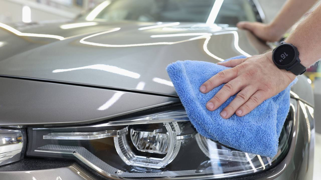 Veja como recuperar o brilho do seu carro e apagar os pequenos arranhões