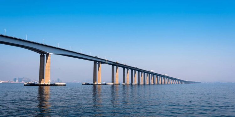 Com 13 km de extensão, a maior ponte do Brasil fica nessa famosa cidade