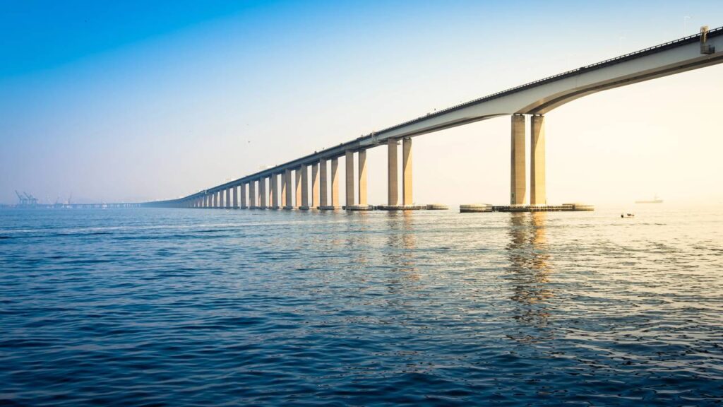 Com 13 km de extensão, a maior ponte do Brasil fica nessa famosa cidade